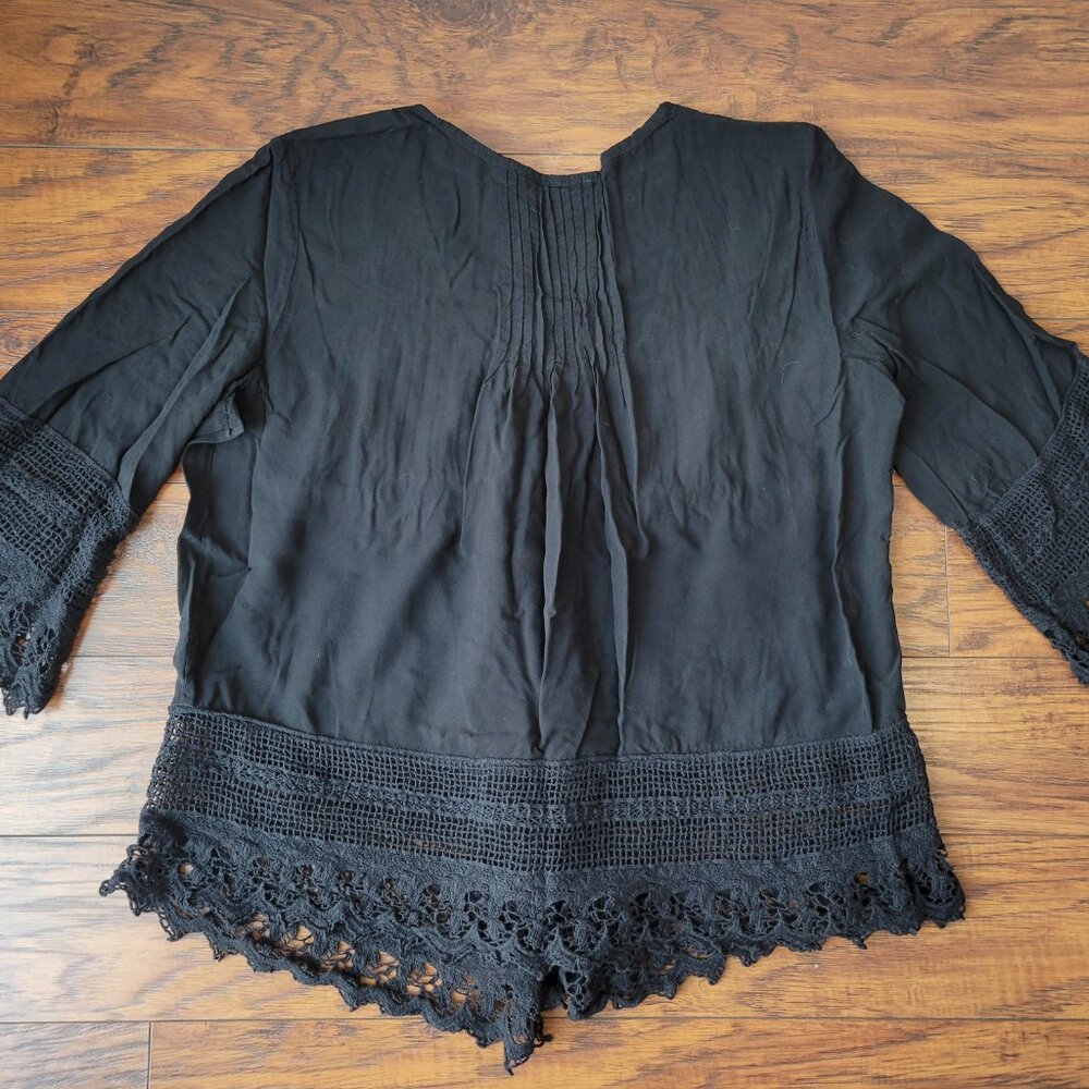 SOLITAIRE Black Button-Front Pintuck Blouse Top with Crochet Trim sz XL 1X EUC - Picture 7 of 7